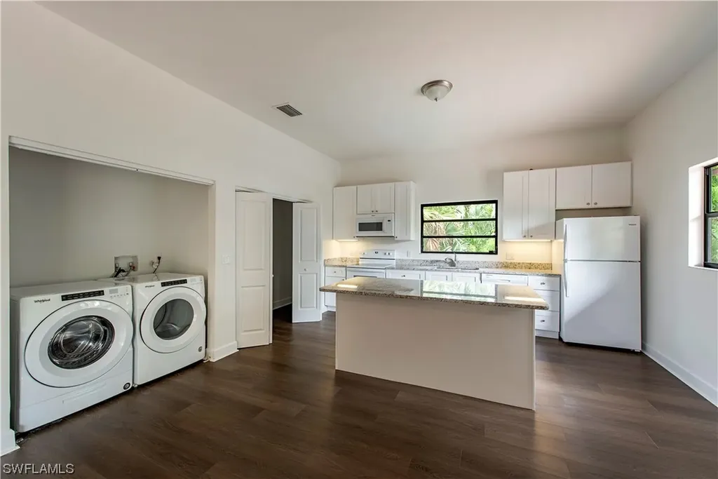 260 9th Street NW Naples FL 34120
