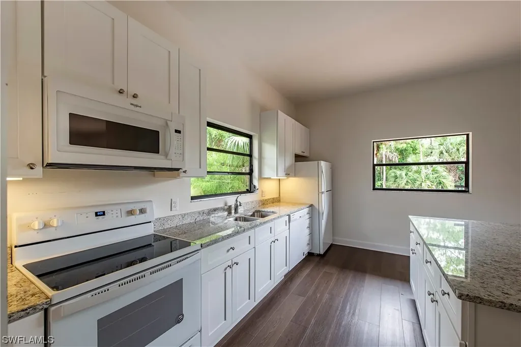 260 9th Street NW Naples FL 34120
