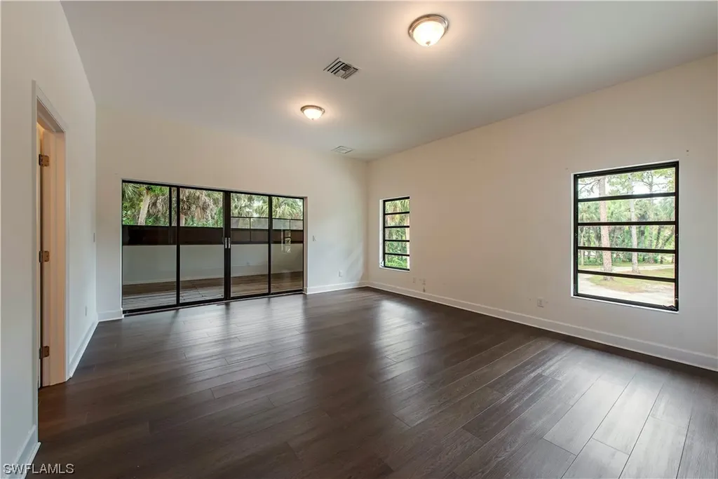 260 9th Street NW Naples FL 34120