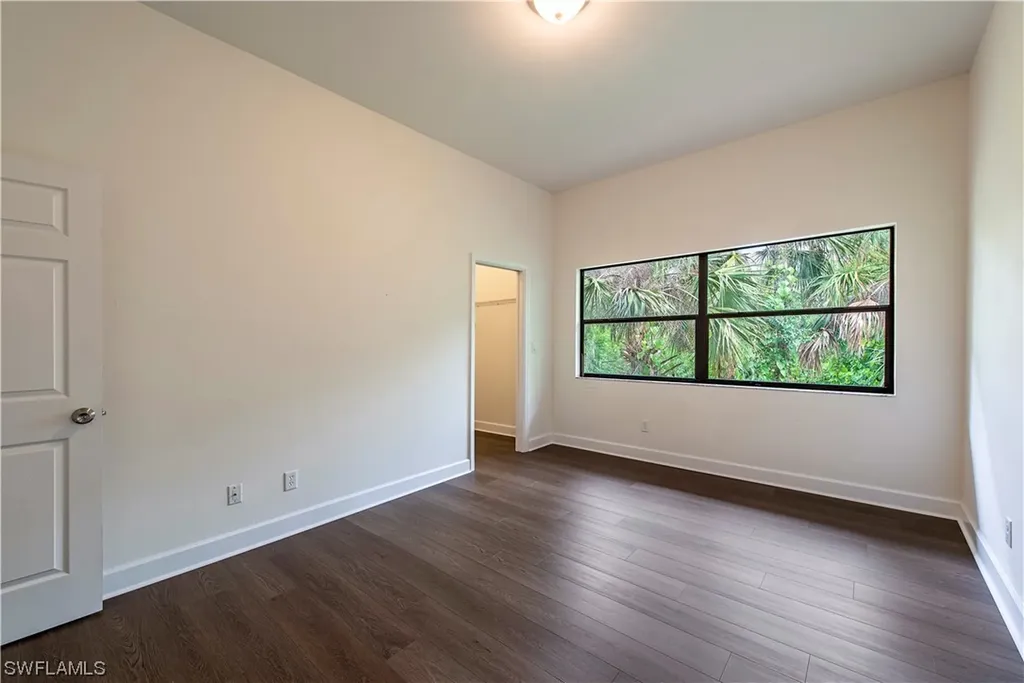 260 9th Street NW Naples FL 34120