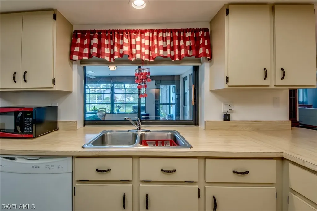 703 Wildwood Parkway Cape Coral FL 33904