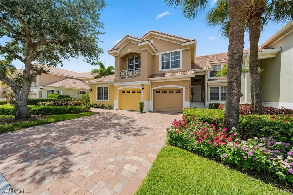Naples FL, 1600 Winding Oaks Way, Unit 8-201
