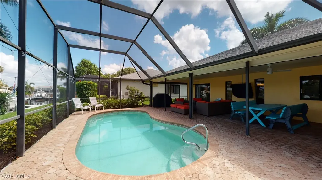 2514 SE 23rd Place Cape Coral FL 33904