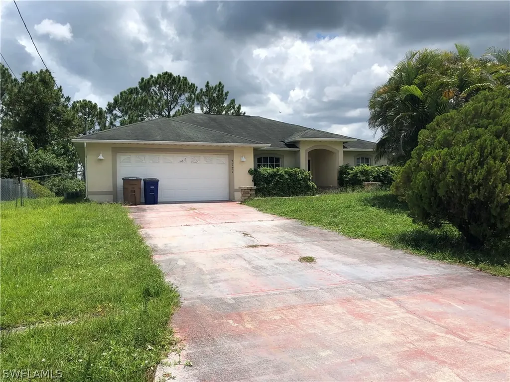 3721 19th Street SW Lehigh Acres FL 33976