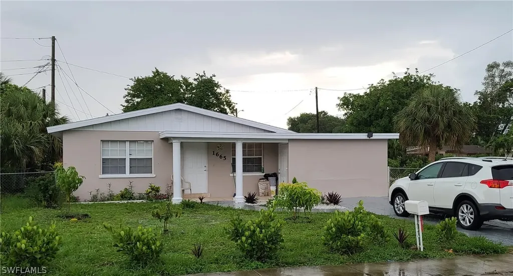 1665 Henderson Avenue Fort Myers FL 33916