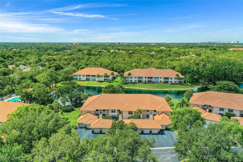 Naples FL, 1064 Manor Lake Drive, Unit B-105