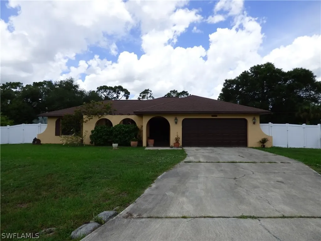 313 Mcarthur Avenue Lehigh Acres FL 33936