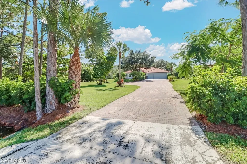 2610 52nd Avenue NE Naples FL 34120
