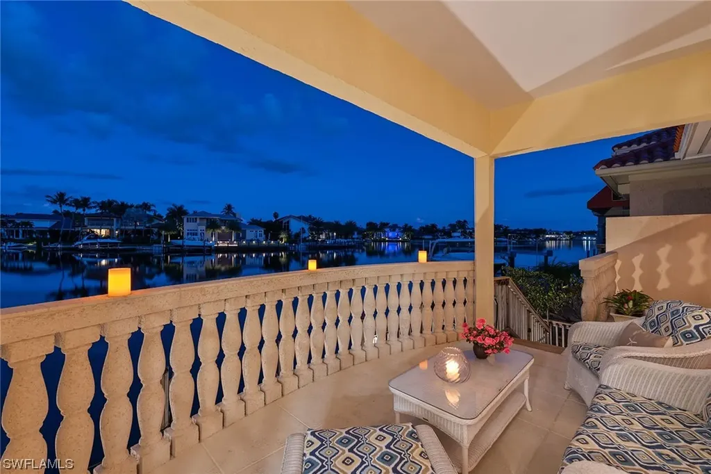 Naples FL, 4820 Gulf Shore Boulevard N