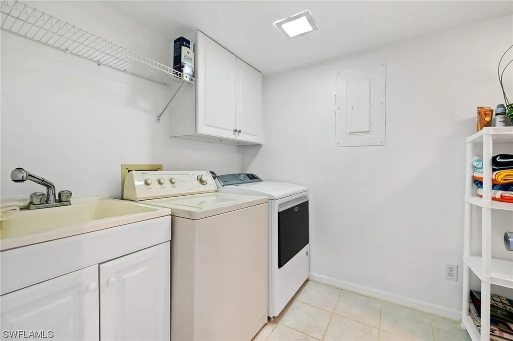 200 Wyndemere Way Naples FL 34105