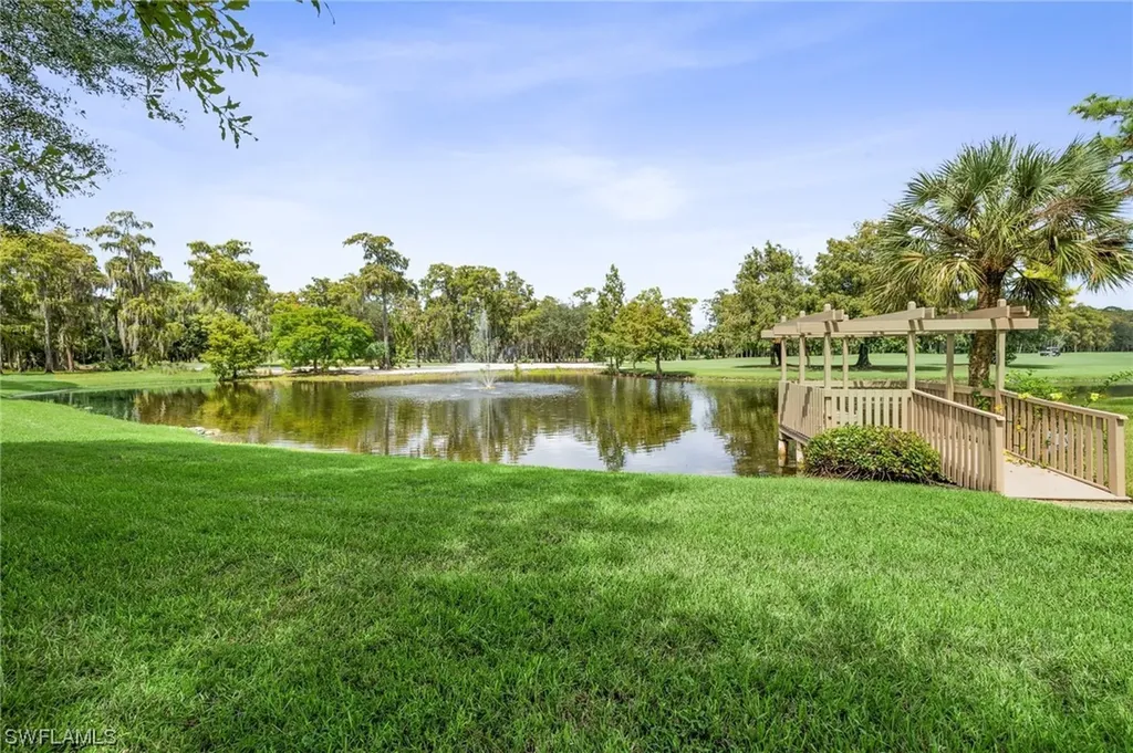 200 Wyndemere Way Naples FL 34105
