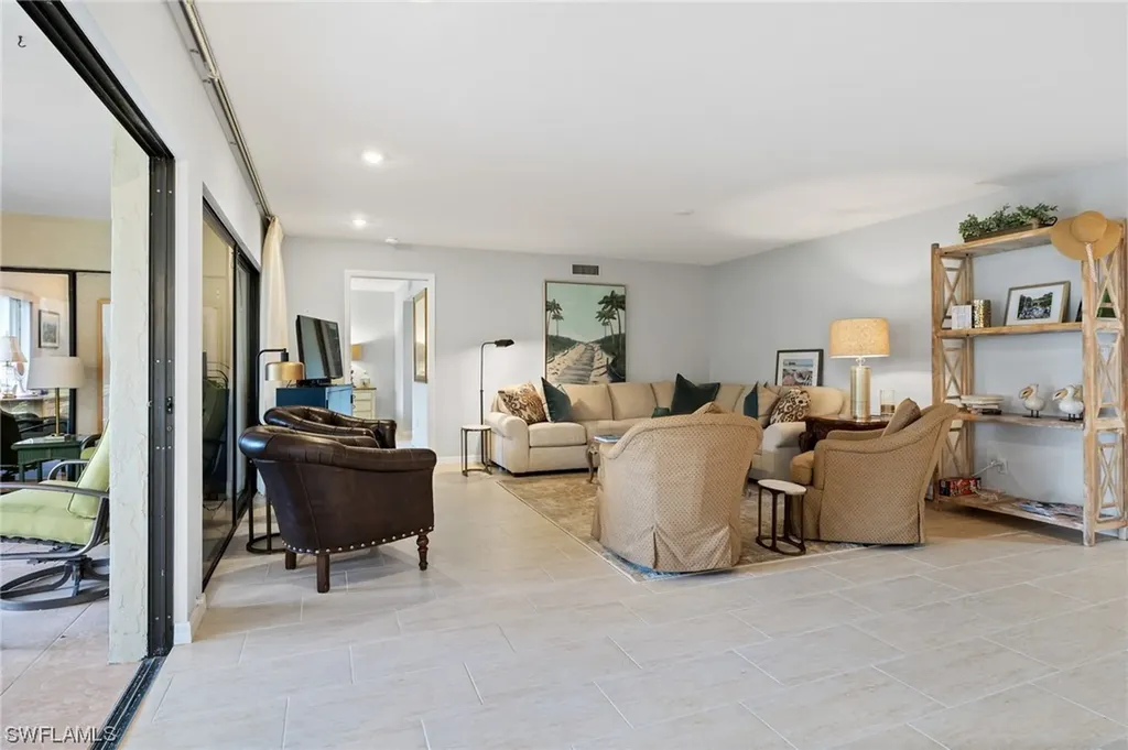 200 Wyndemere Way Naples FL 34105