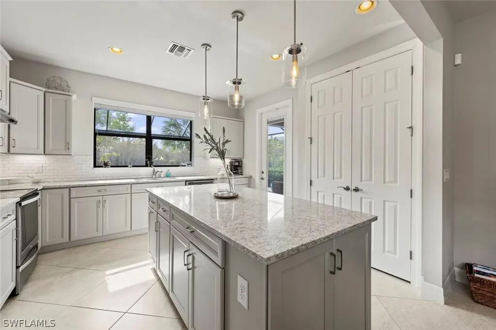 10947 Glenhurst Street Fort Myers FL 33913