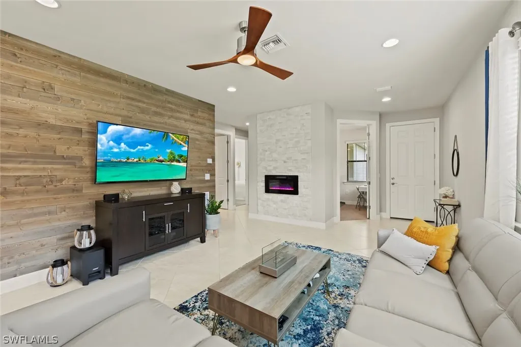 10947 Glenhurst Street Fort Myers FL 33913