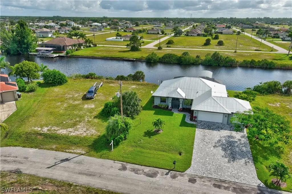 3221/3225 NW 46th Avenue Cape Coral FL 33993