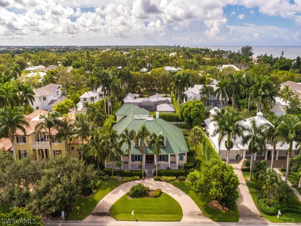 194 4th Avenue N Naples FL 34102