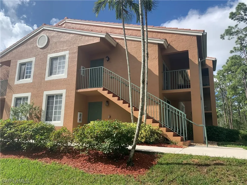 Naples FL, 1240 Wildwood Lakes Boulevard, Unit 208