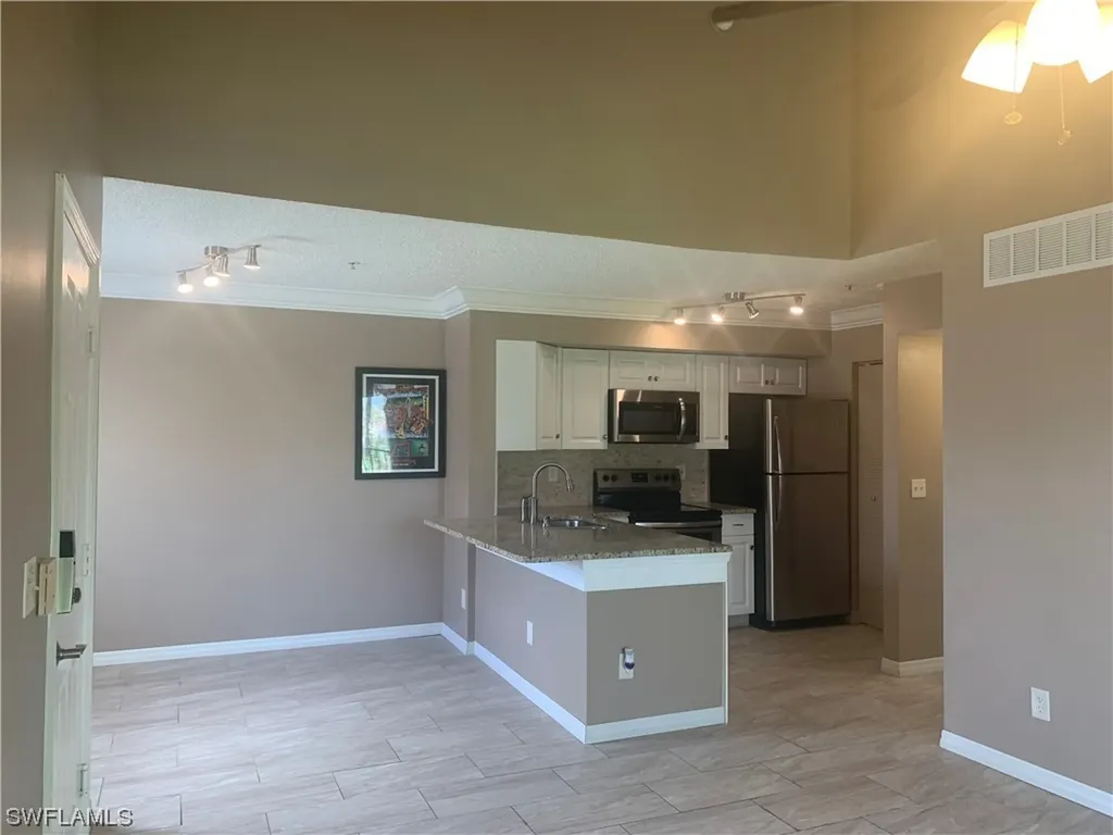 1240 Wildwood Lakes Boulevard Naples FL 34104