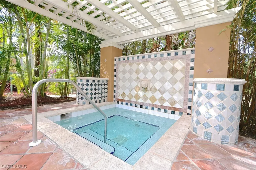 1240 Wildwood Lakes Boulevard Naples FL 34104