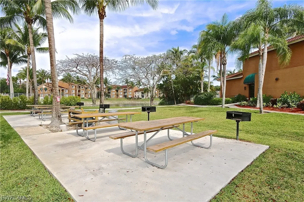 1240 Wildwood Lakes Boulevard Naples FL 34104