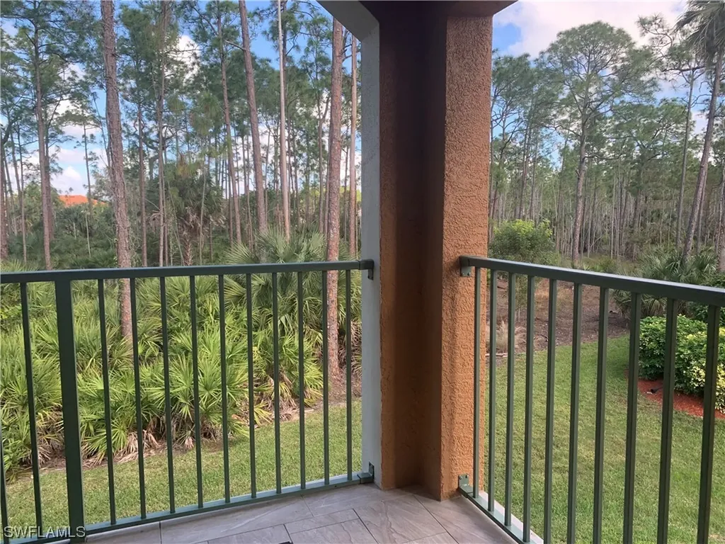 1240 Wildwood Lakes Boulevard Naples FL 34104