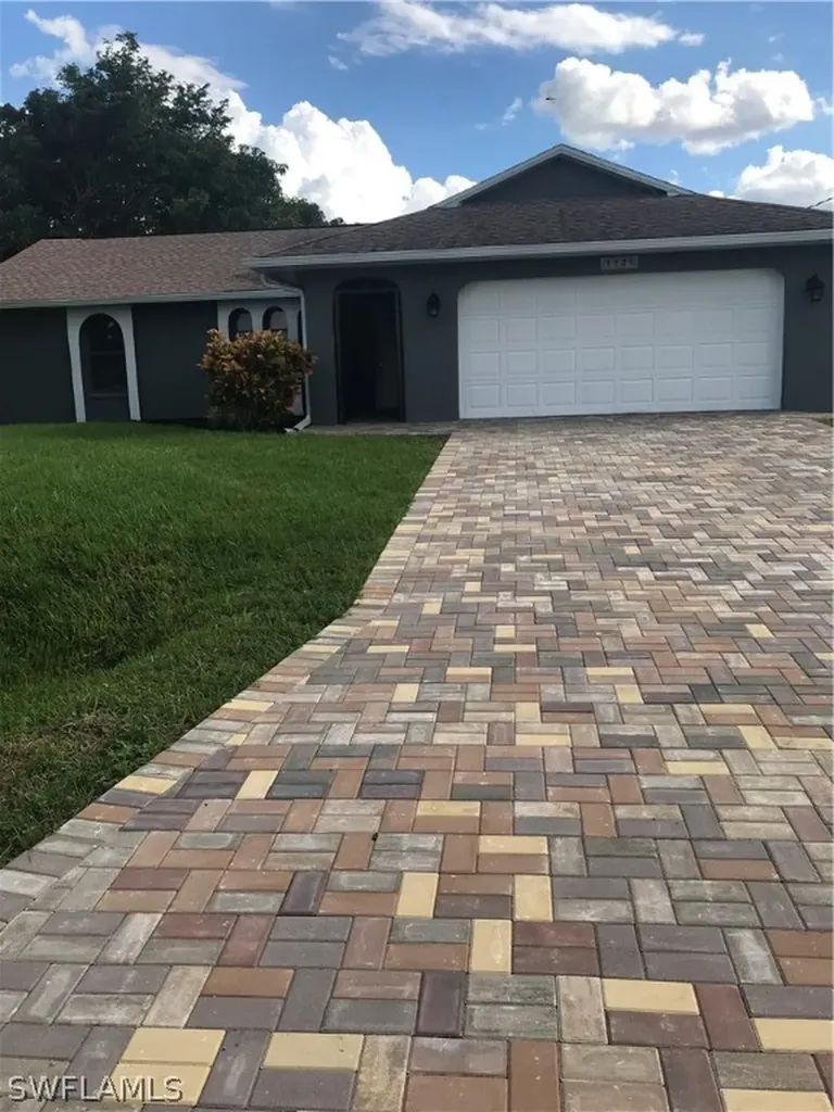 1424 SE 10th Terrace Cape Coral FL 33990