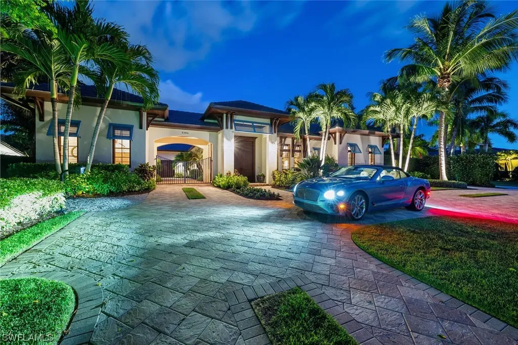 2284 Crayton Road Naples FL 34103