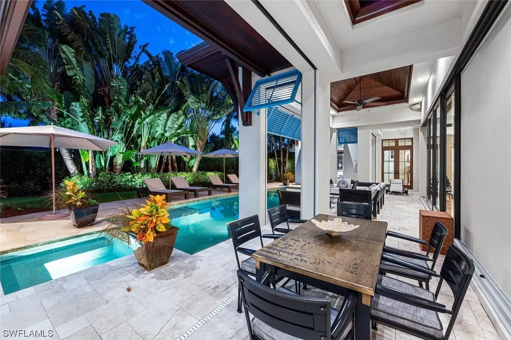 2284 Crayton Road Naples FL 34103