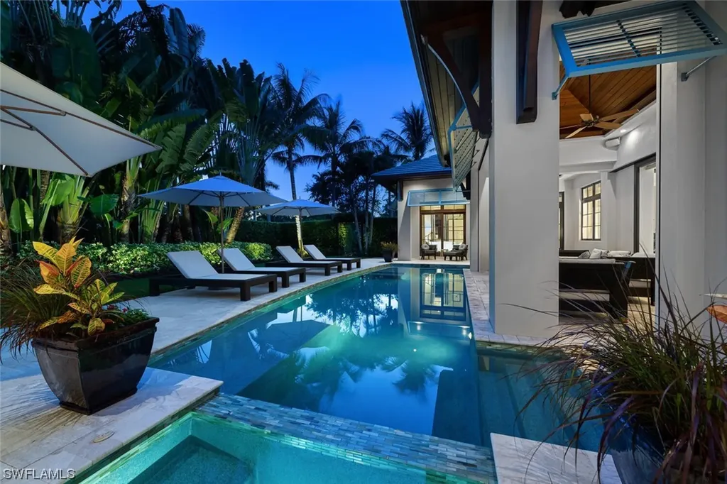 2284 Crayton Road Naples FL 34103