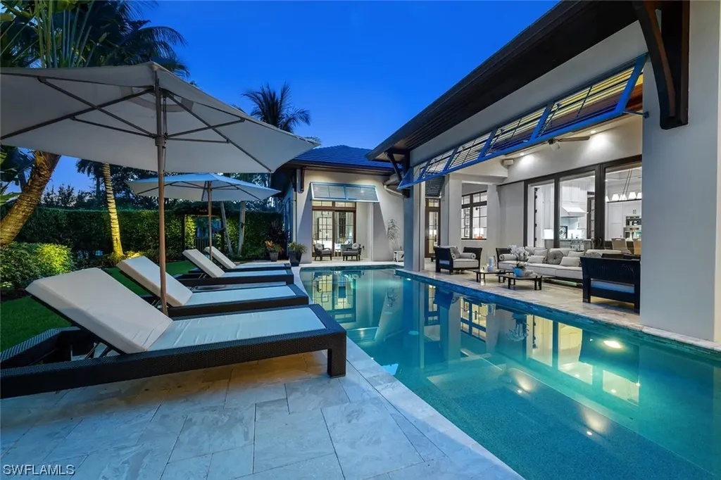2284 Crayton Road Naples FL 34103