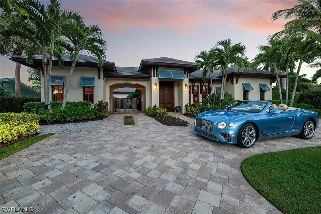 2284 Crayton Road Naples FL 34103