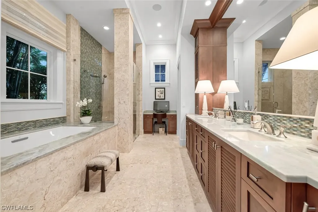 2284 Crayton Road Naples FL 34103