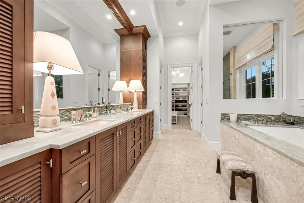 2284 Crayton Road Naples FL 34103