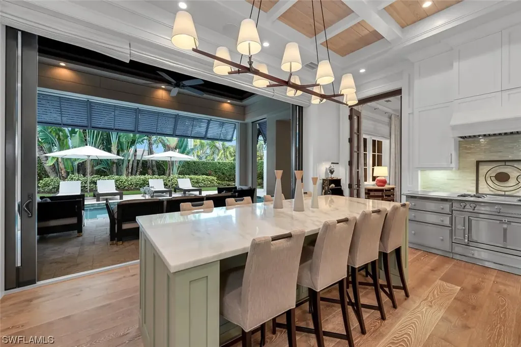 2284 Crayton Road Naples FL 34103