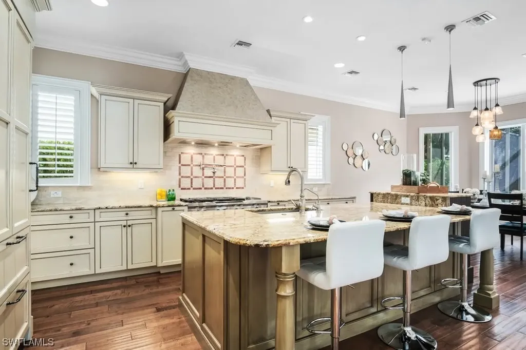6869 Il Regalo Circle Naples FL 34109