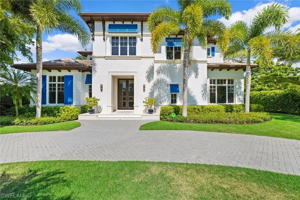 590 Palm Circle E Naples FL 34102