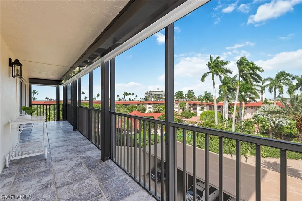 Naples FL, 2170 Gulf Shore Boulevard N, Unit 44W