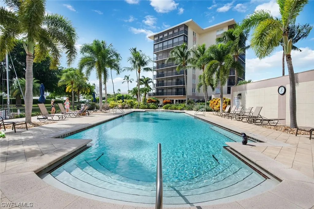 2170 Gulf Shore Boulevard N Naples FL 34102