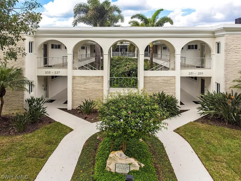 219 3rd Avenue S Naples FL 34102