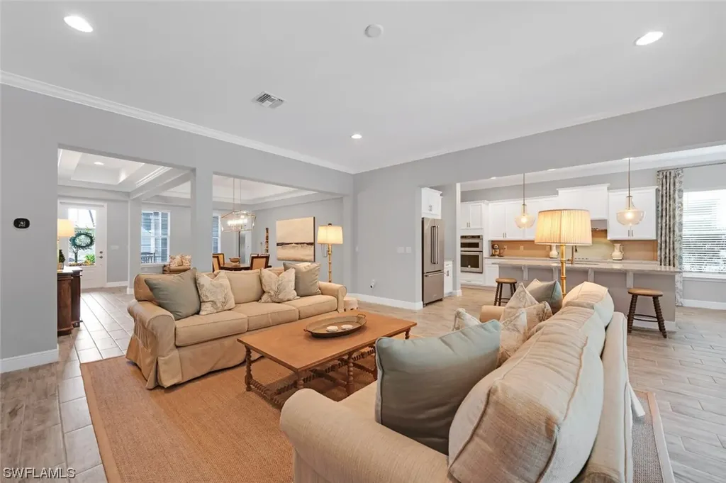 3821 Helmsman Drive Naples FL 34120