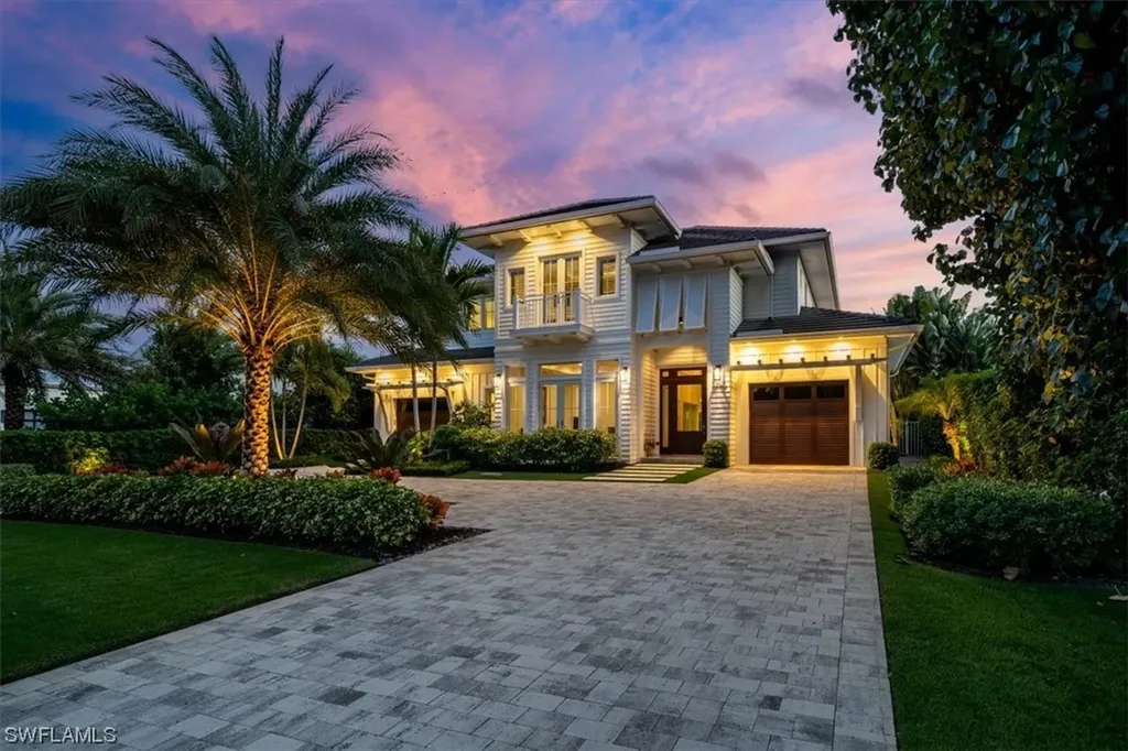 Naples FL, 730 6th Avenue N