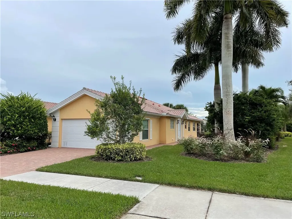 8372 Borboni Court Naples FL 34114