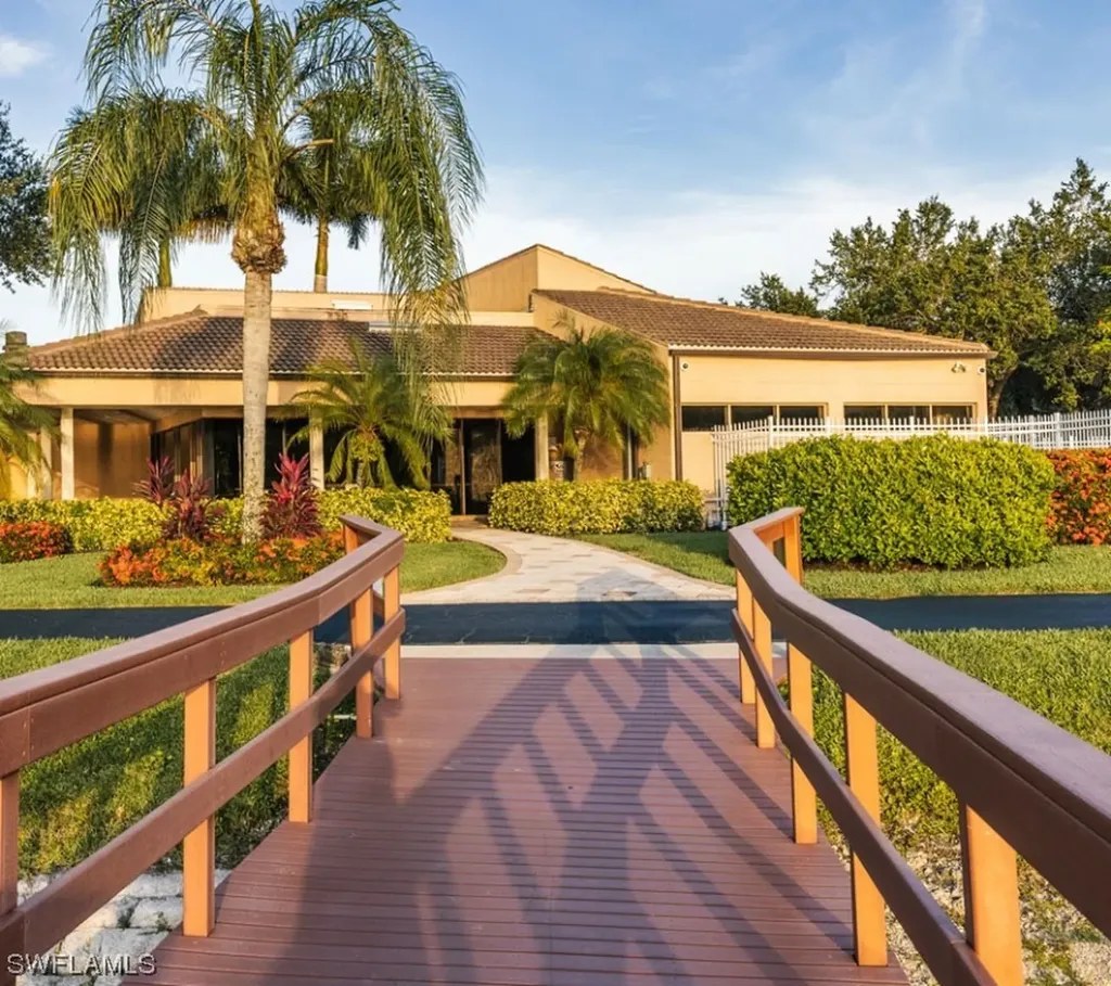 895 New Waterford Drive Naples FL 34104