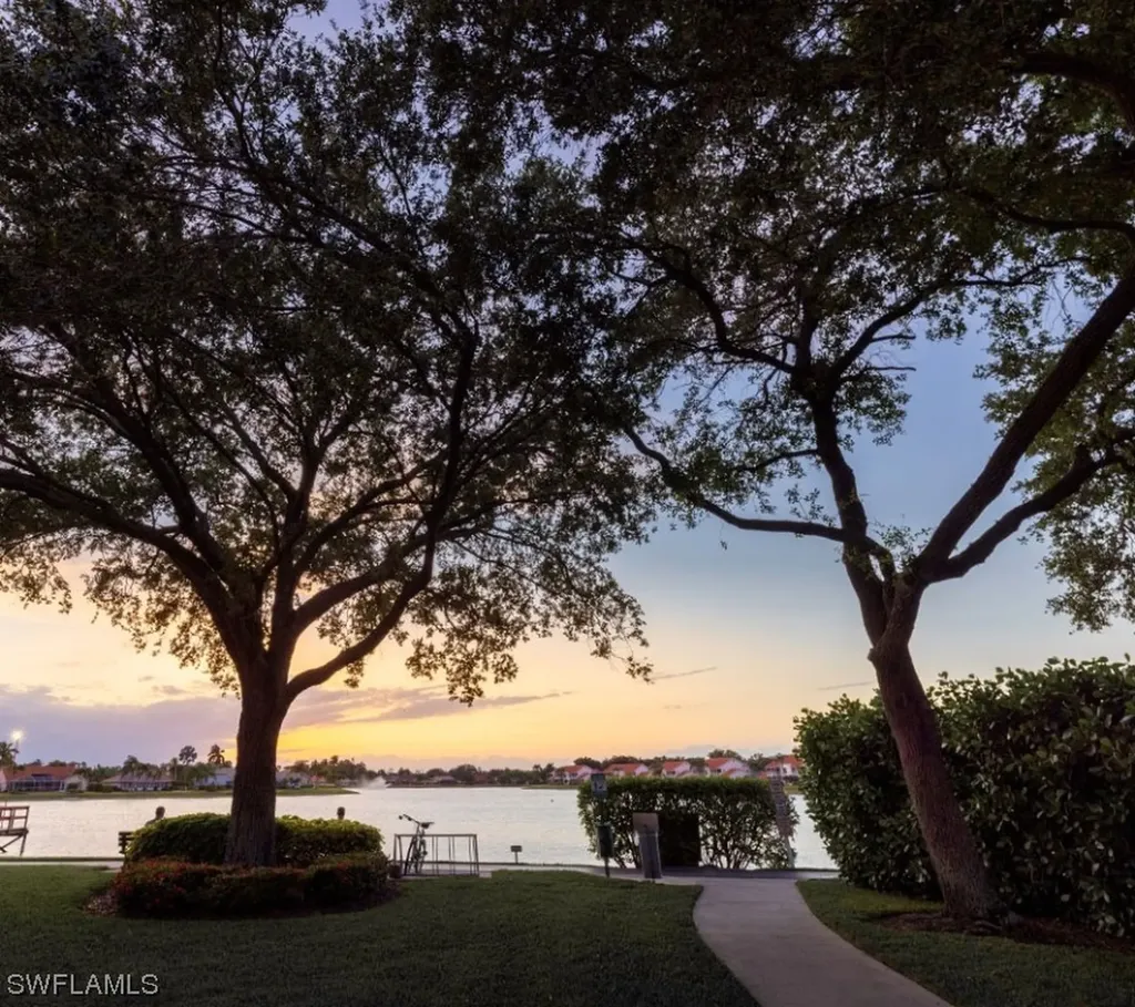 895 New Waterford Drive Naples FL 34104