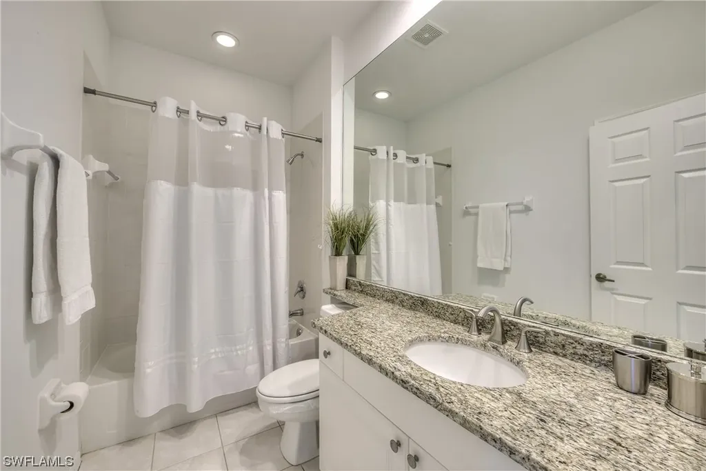 2140 Aberdeen Lane Naples FL 34109