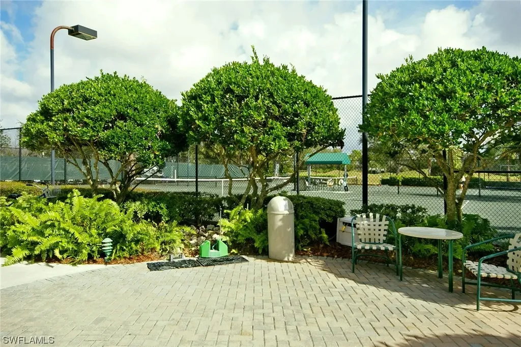 2140 Aberdeen Lane Naples FL 34109