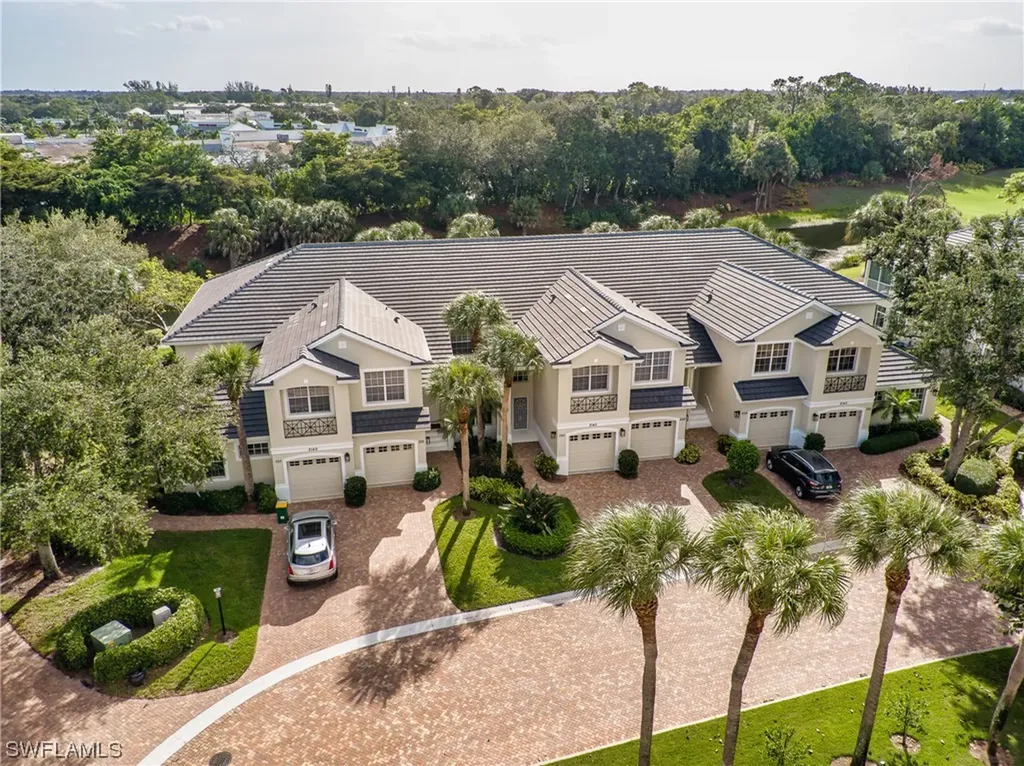 2140 Aberdeen Lane Naples FL 34109