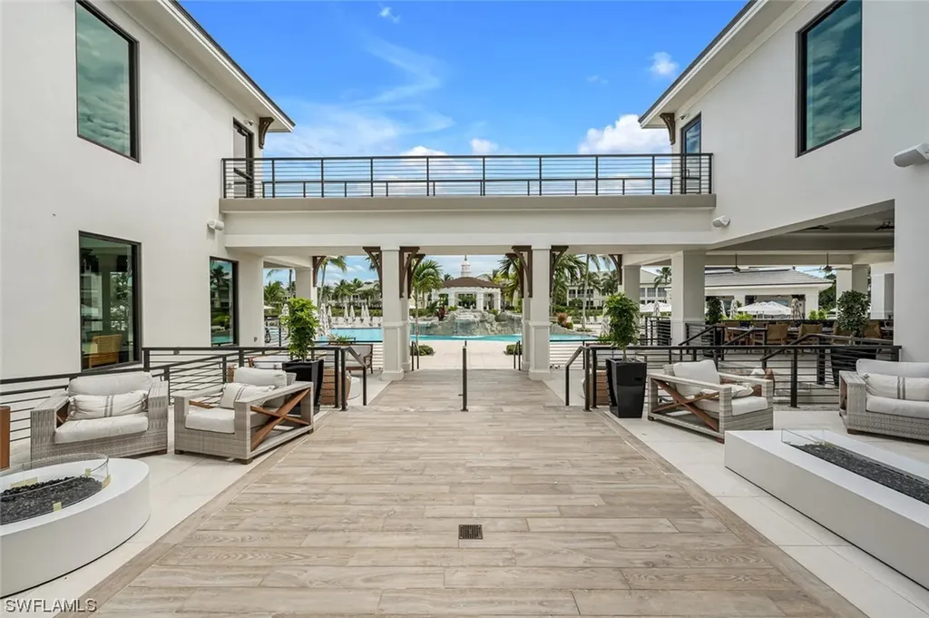 285 Grande Way Naples FL 34110