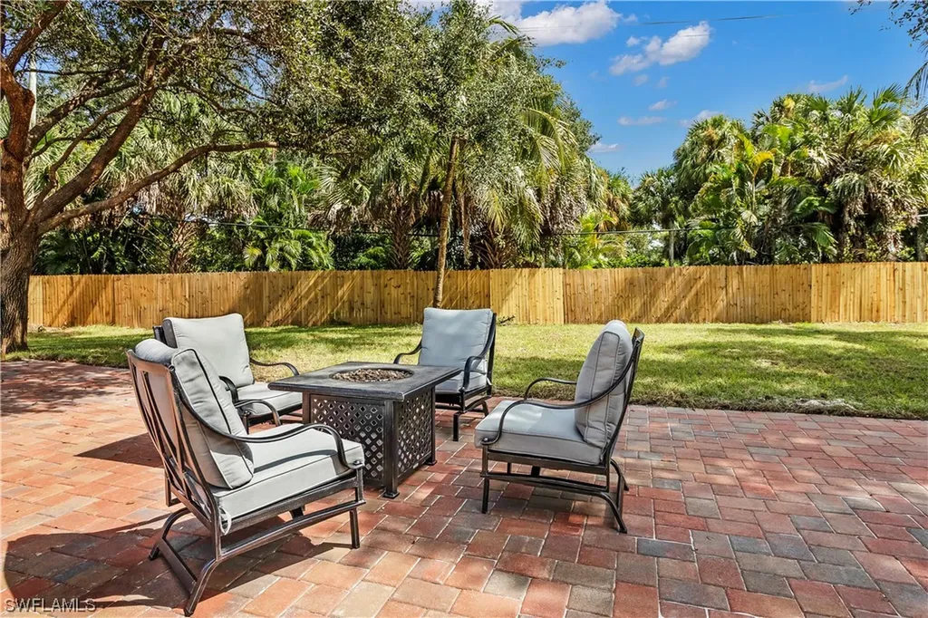 1530 Mandarin Road Naples FL 34102