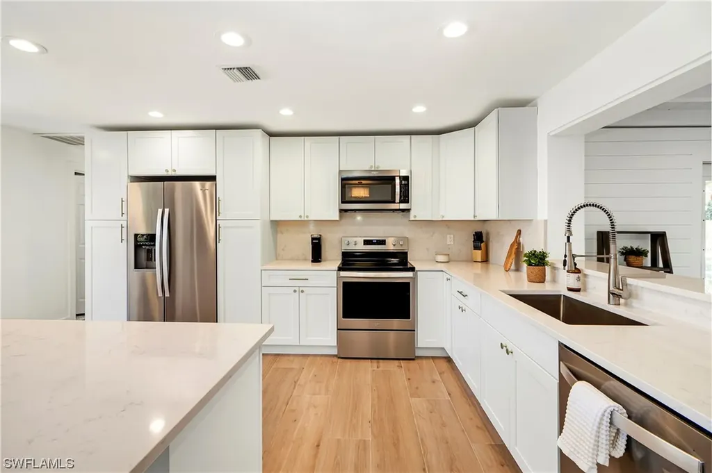 1530 Mandarin Road Naples FL 34102